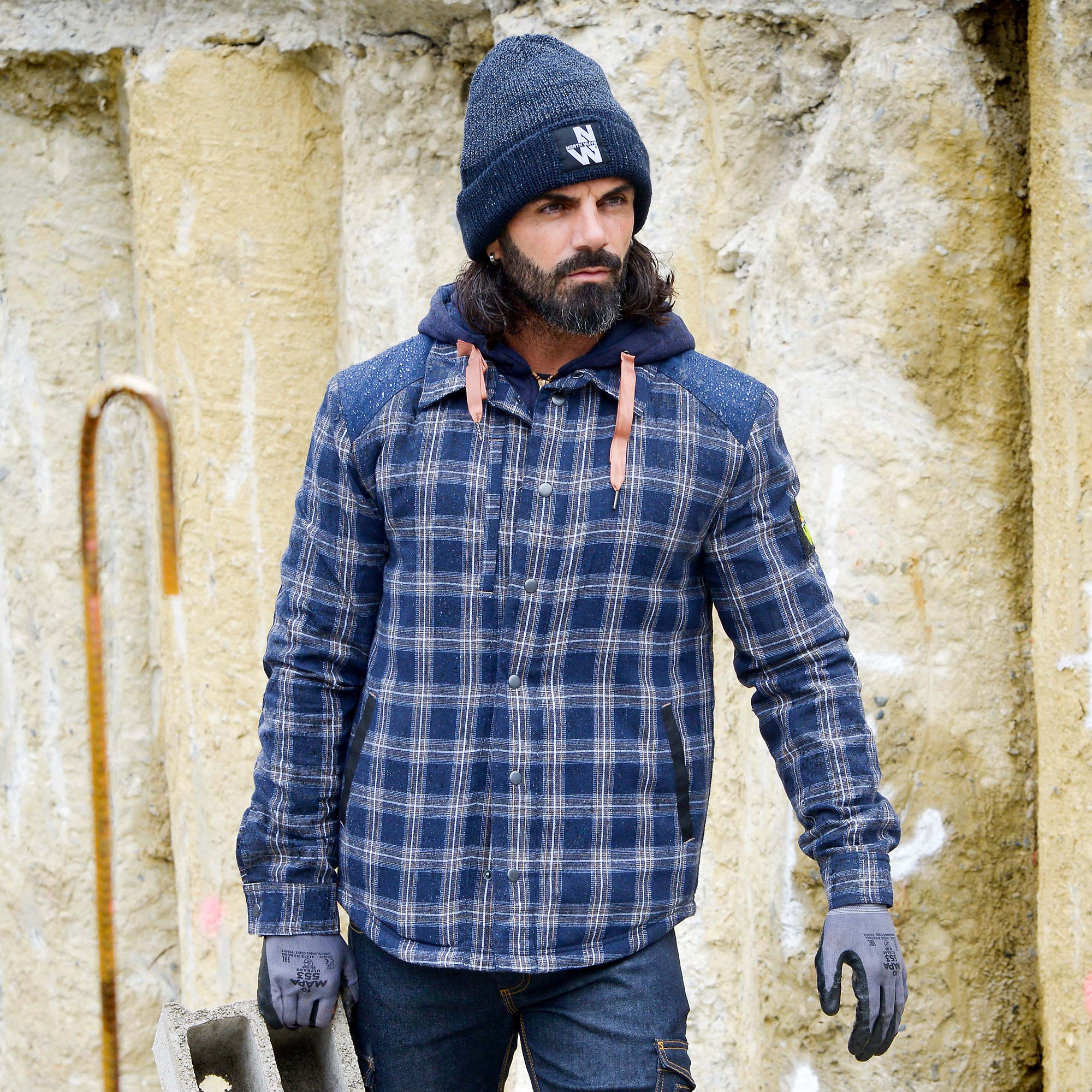 Mi-saison : comment adapter sa tenue de travail sans tout racheter ? chaussures-de-securite-homme